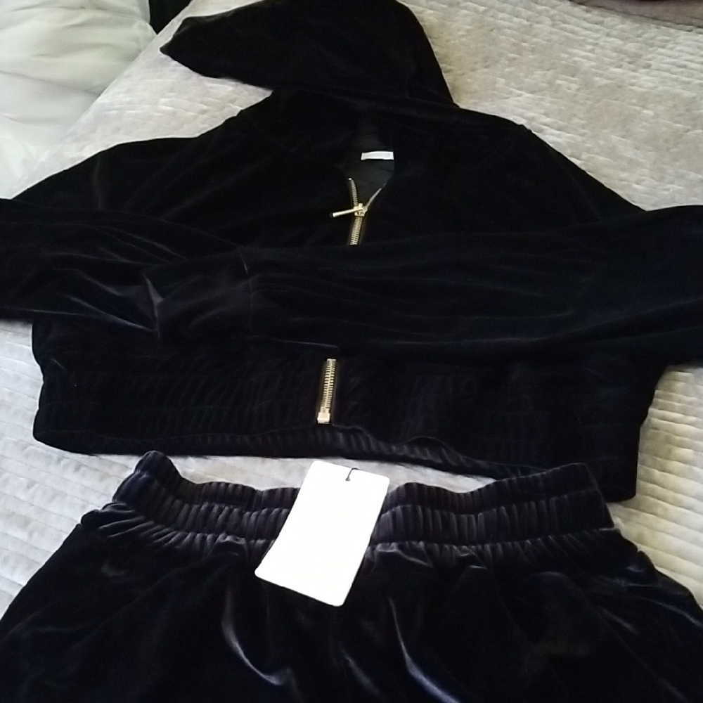 House of Magpie Black Velvet Hooded Track Jogger Set with Gold Zipper